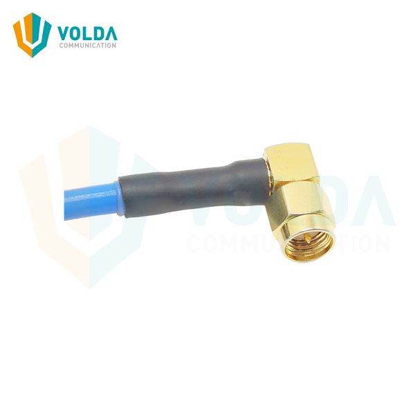 Conector de cable SMA macho en ángulo recto RG402